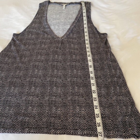 JOIE Black and White Soft V Neck Tank Top - XS - Picture 7 of 11